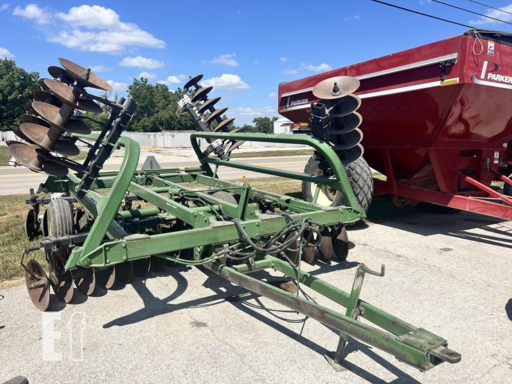 john-deere-230-image-1