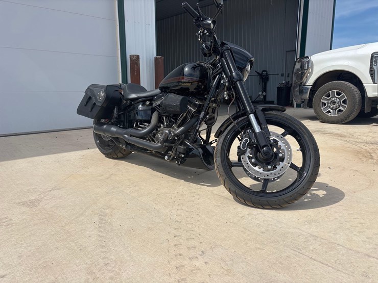 2016-harley-davidson-110-fxse-motorcycle-image-3