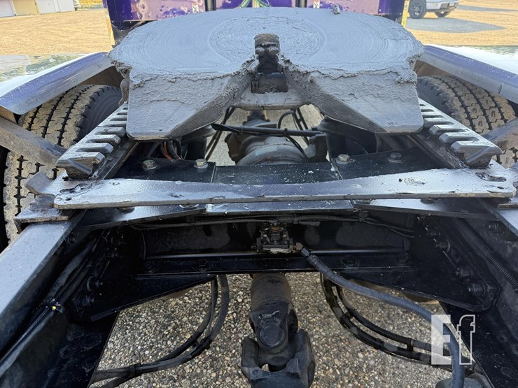 2021-peterbilt-389-image-46