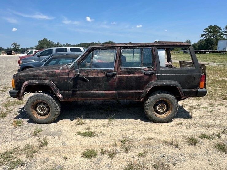 #22910-•-1984-jeep-image-5