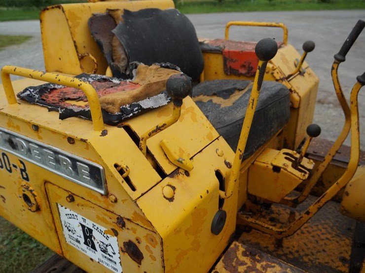 deere-350b-image-30