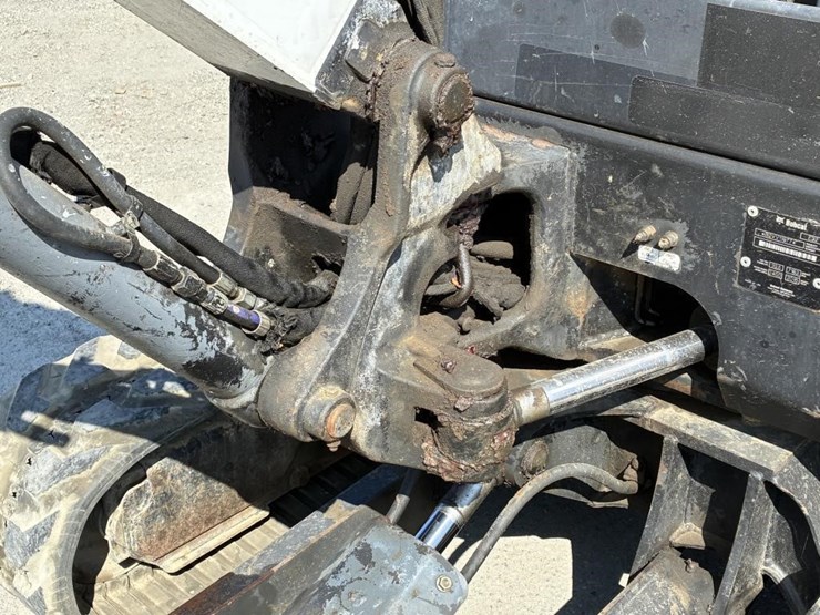 2016-bobcat-e32-image-6