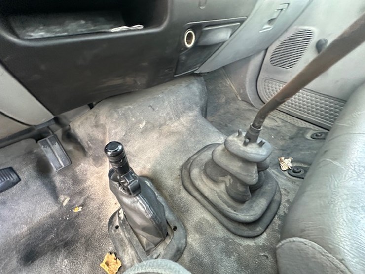 2000-ford-f650-image-41