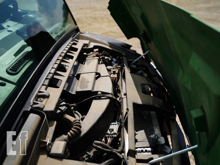 2021-john-deere-gator-xuv-835r-image-13