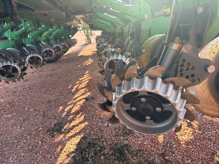 2014-john-deere-1770nt-image-24