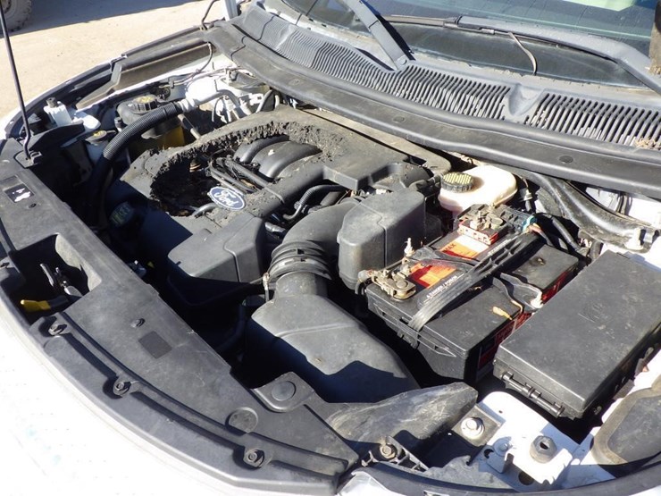 2011-ford-explorer-image-10