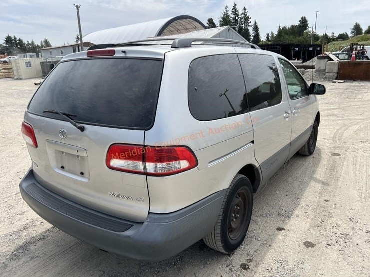 2002-toyota-sienna-le-image-35