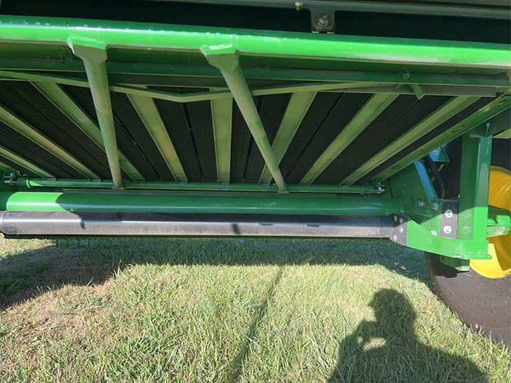 2020-john-deere-560m-image-15
