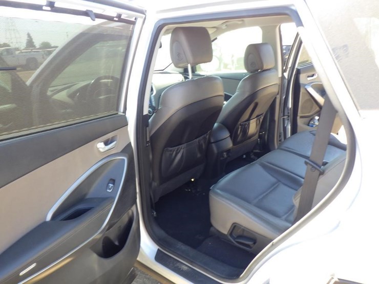 2016-hyundai-santa-fe-image-8