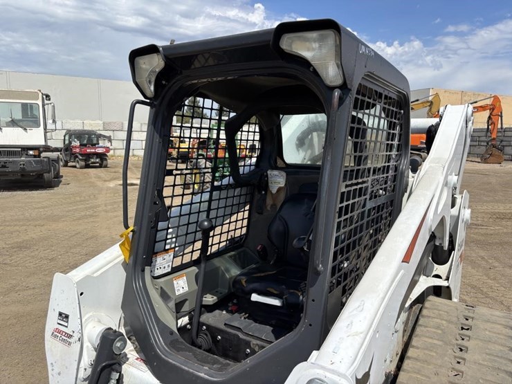 2017-bobcat-t770-image-18