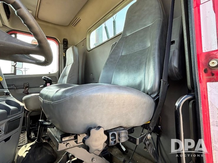 2006-freightliner-columbia-day-cab-truck-(gp11331,-unit-88)-image-88