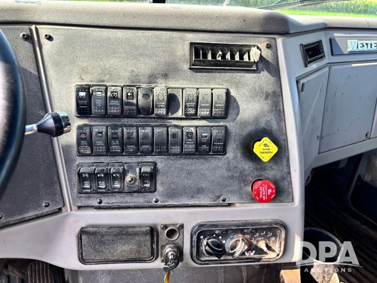 2017-western-star-w4700sb-day-cab-truck-(gp11326,-unit-81)-image-103