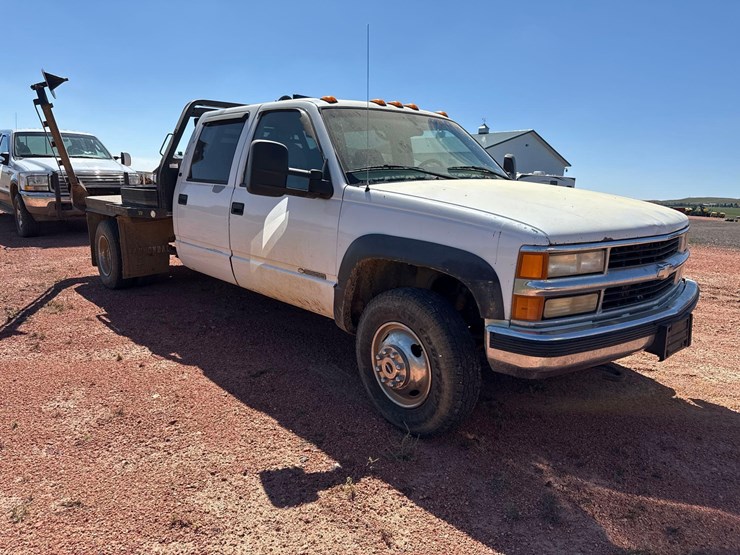 2000-chevy-3500-pickup-image-2