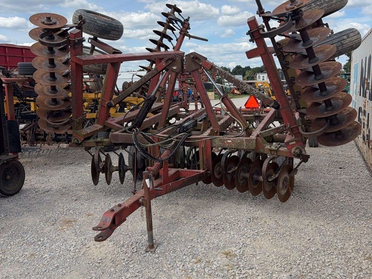 hesston-2440-image-1