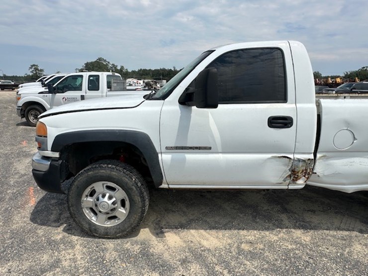 2005-gmc-2500-image-14