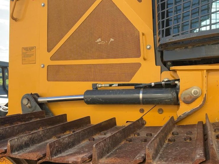 2017-deere-450k-lgp-image-21