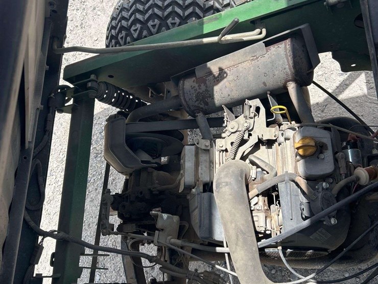 2017-john-deere-gator-image-9
