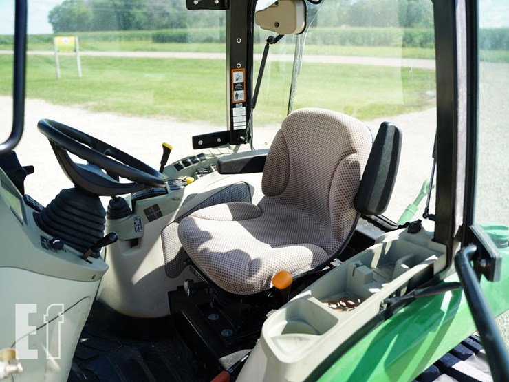 2014-john-deere-3033r-image-27