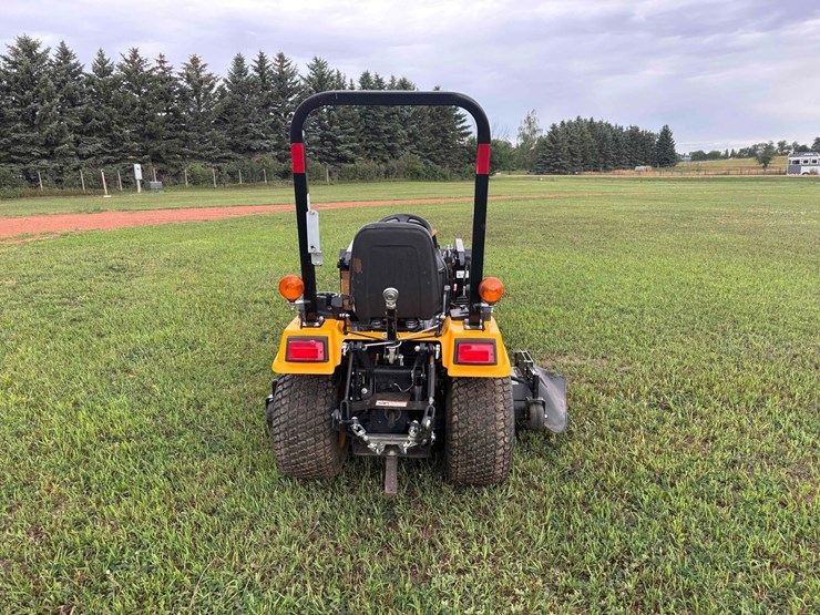 cub-cadet-yard-tractor-image-8