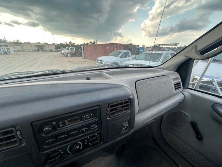 2000-ford-f650-image-44