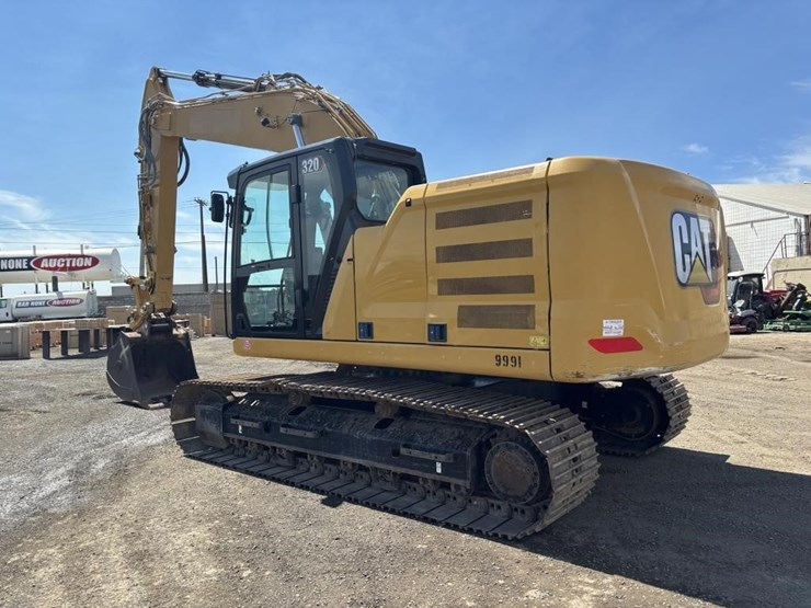 2020-caterpillar-320-image-4