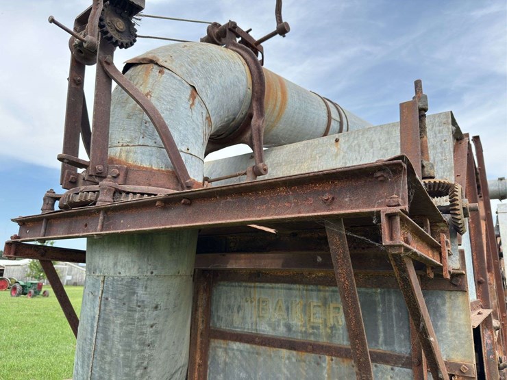 baker-threshing-machine-image-12
