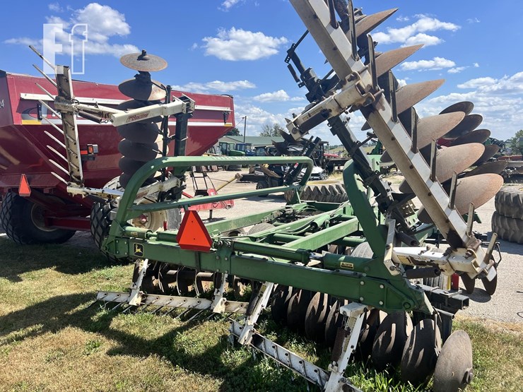 john-deere-230-image-6