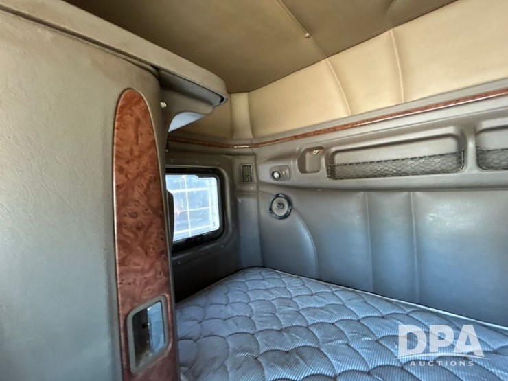 2007-peterbilt-387-image-70