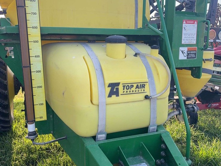 top-air-1200-sprayer,-90ft-boom,-monitor-control-box,-manual,-hydraulic-drive,-1200-gallon-tank,-used-this-spring,-20"-spacing,-320/90r46-tires-image-3