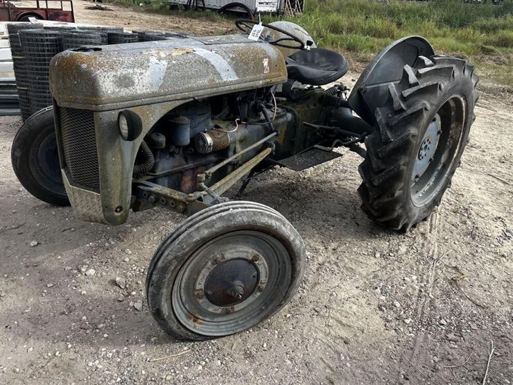 ford-tractor-image-1