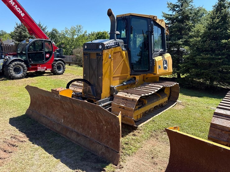 2022-deere-550k-lgp-image-1
