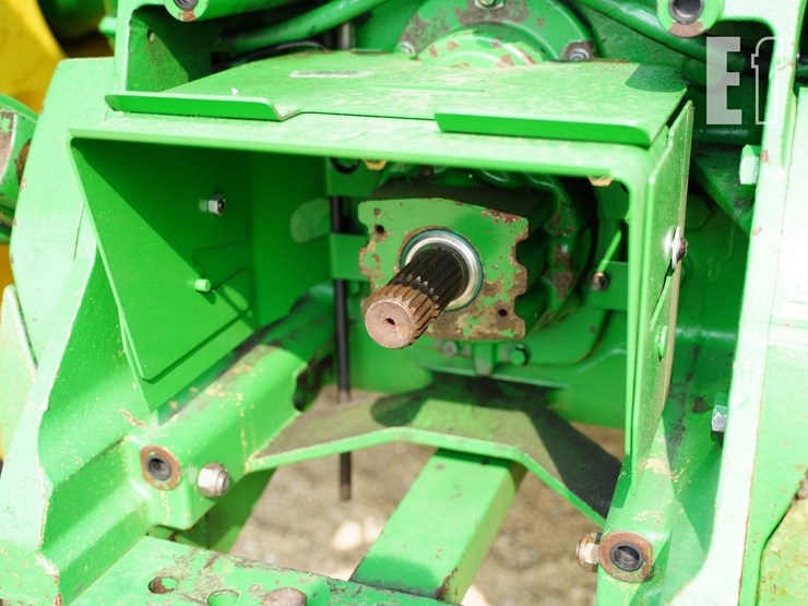 2009-john-deere-8330-image-28