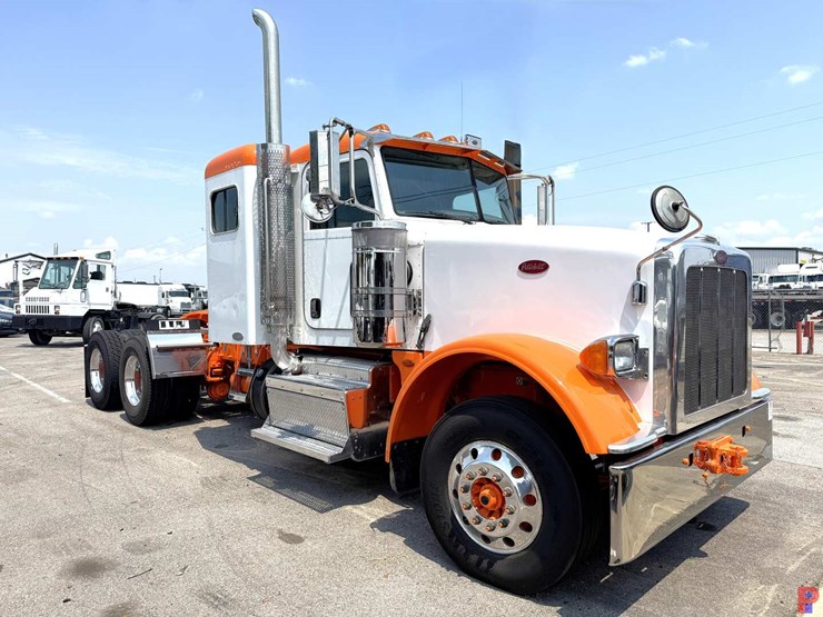 2013-peterbilt-367-image-2