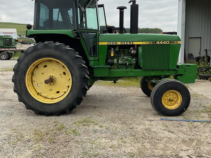 john-deere-4440-image-4