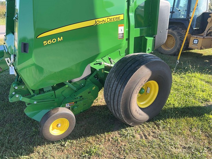 2020-john-deere-560m-image-10