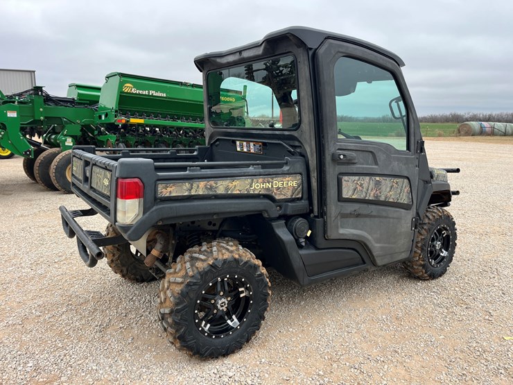 2019-john-deere-gator-image-15