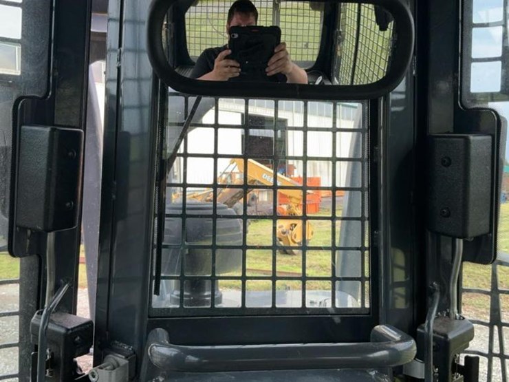 2017-deere-450k-lgp-image-58