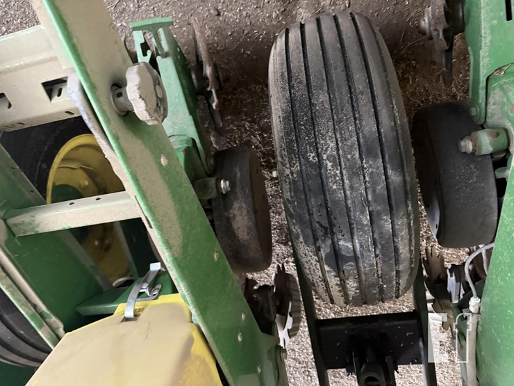 1997-john-deere-1770-image-11
