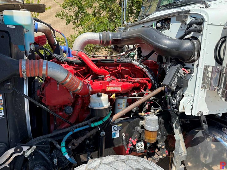 2015-peterbilt-389-image-9