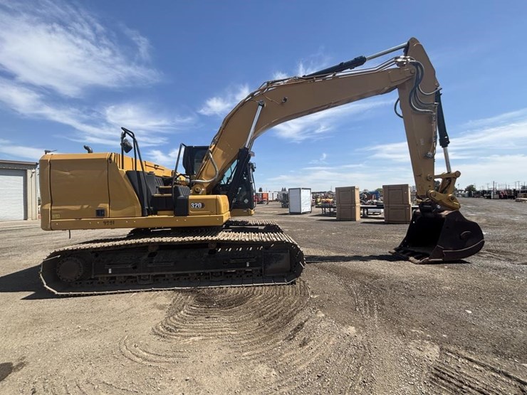 2020-caterpillar-320-image-7