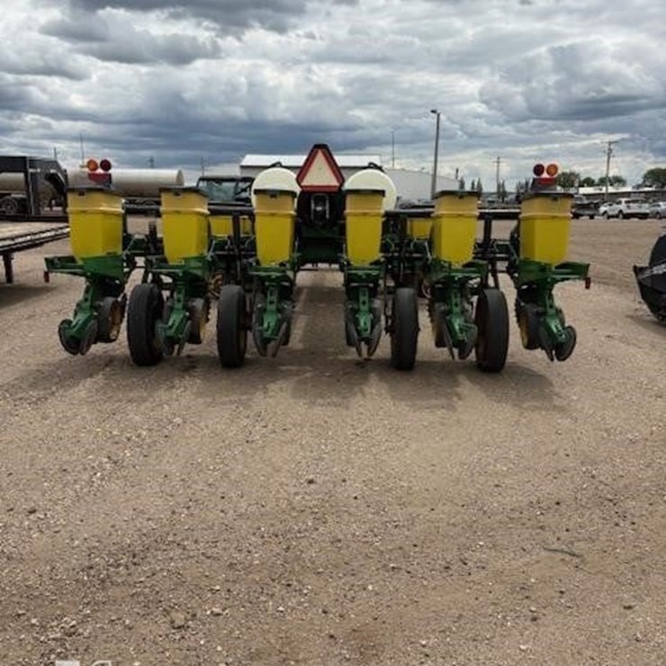 1992 JOHN DEERE 7200