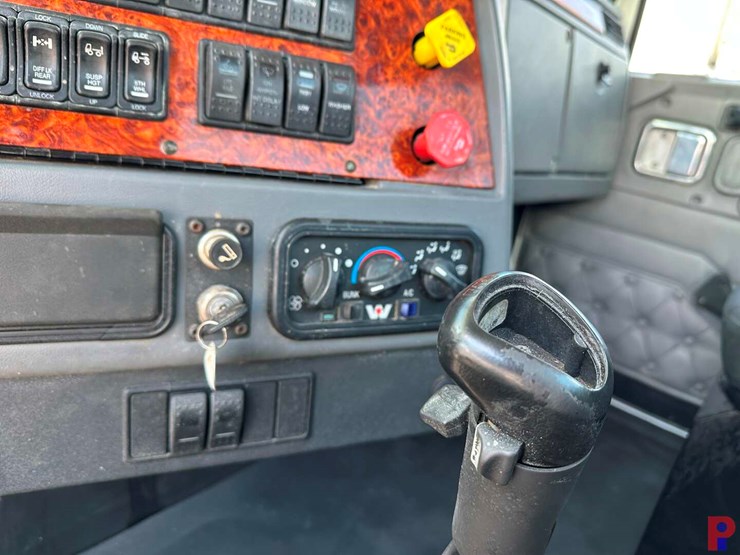 2012-western-star-4900-image-11