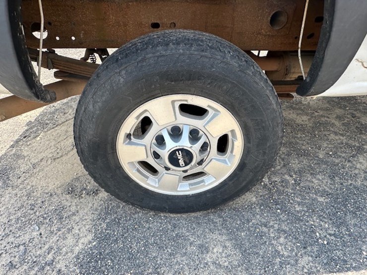 2005-gmc-2500-image-21