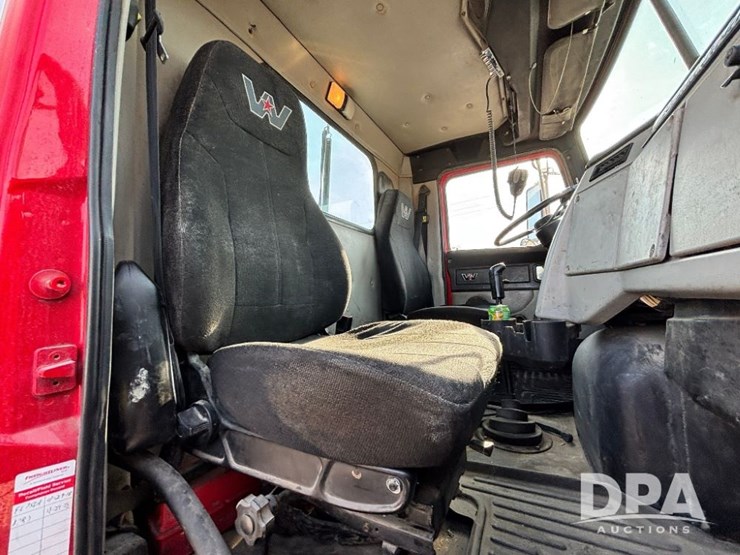 2017-western-star-w4700sb-day-cab-truck-(gp11329,-unit-82)-image-79