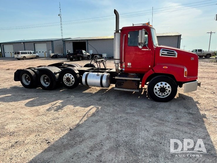 2017-western-star-w4700sb-day-cab-truck-(gp11329,-unit-82)-image-7