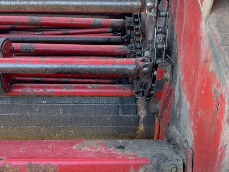 new-holland-853-image-10