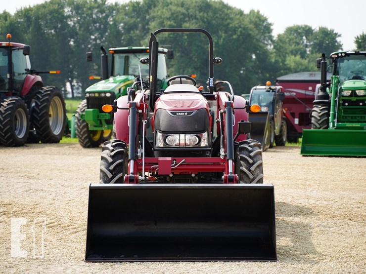 2022-case-ih-farmall-75a-image-2