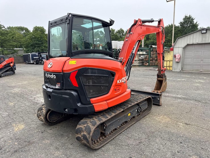 2021-kubota-kx057-5-image-3