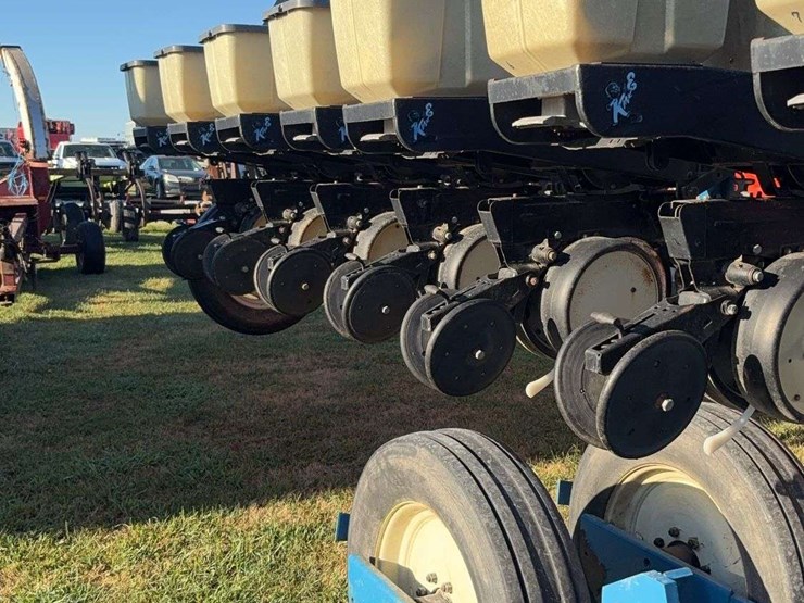 kinze-2600-image-7