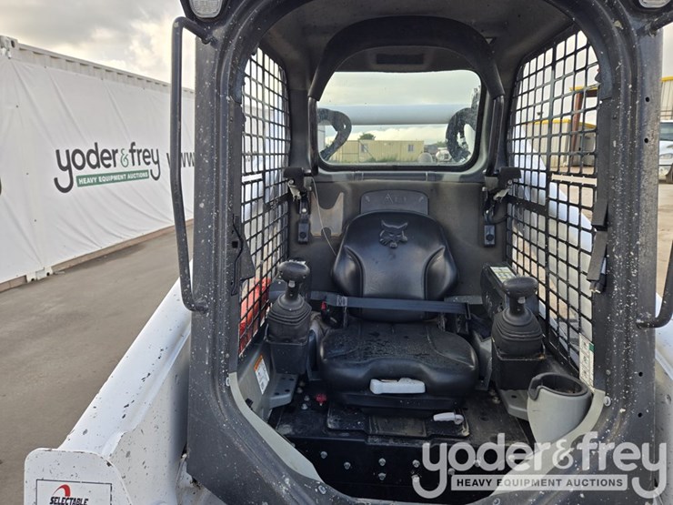 2022-bobcat-t770-image-35